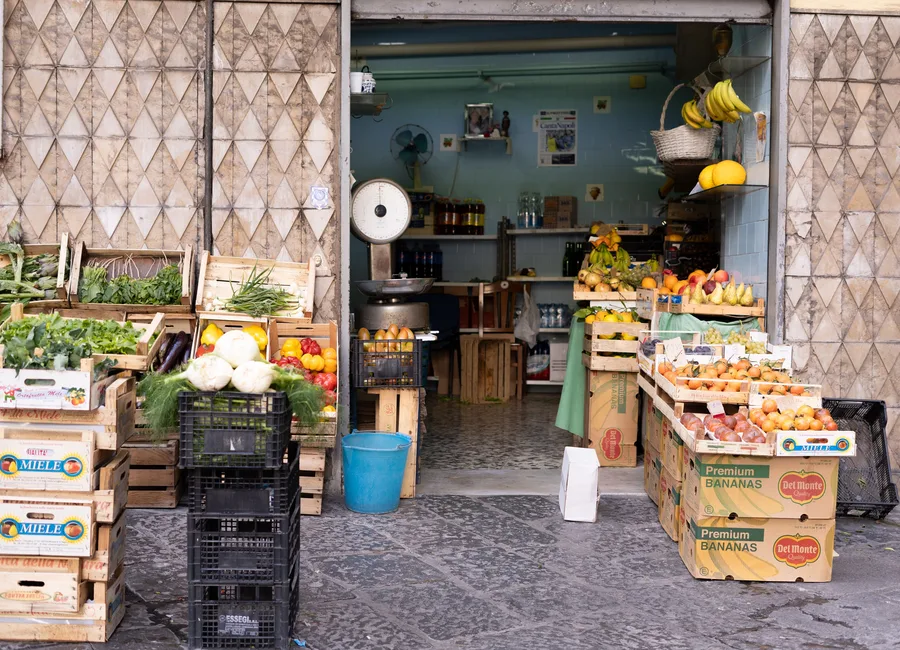 Frutta e ortaggi freschi in cassette